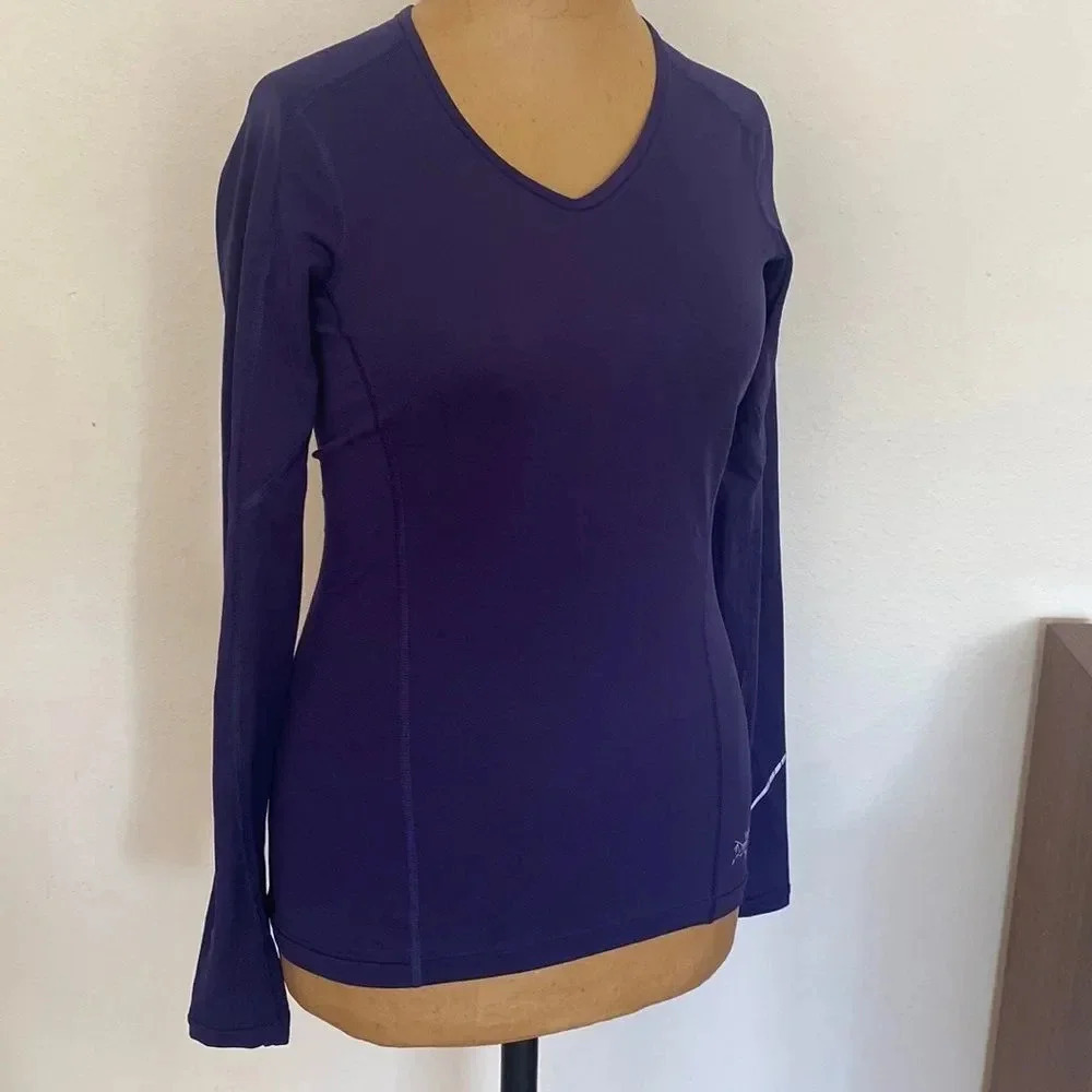 Arc'teryx sz XS Motus Crew LS, women's excellent pre owned condition dark blue